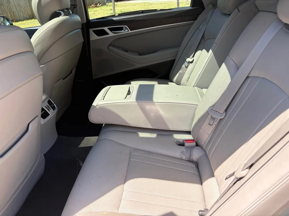 2016 Hyundai Genesis - Image 10 of 16