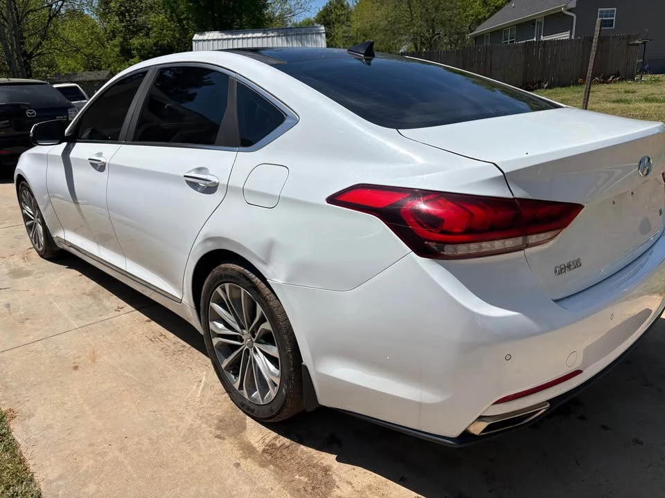 2016 Hyundai Genesis - Image 15 of 16