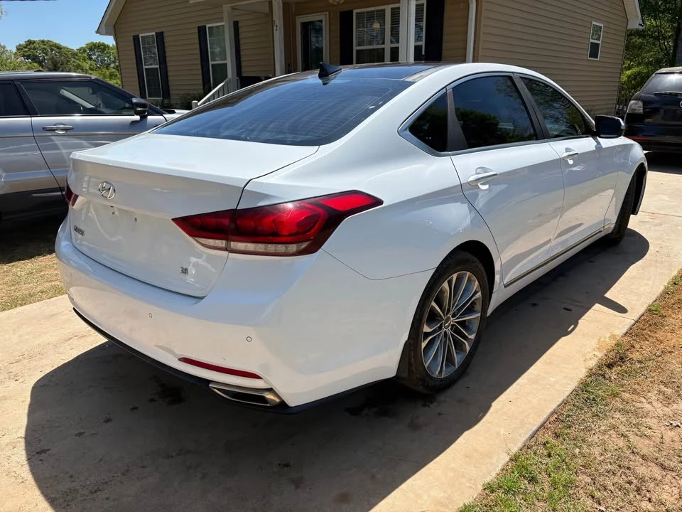 2016 Hyundai Genesis - Image 11 of 16