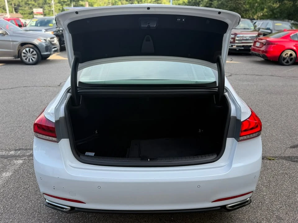 2016 Hyundai Genesis - Image 9 of 19