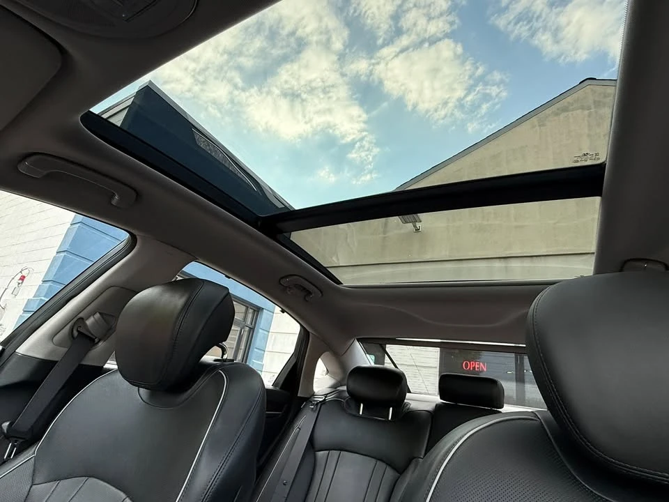 2016 Hyundai Genesis - Image 18 of 19