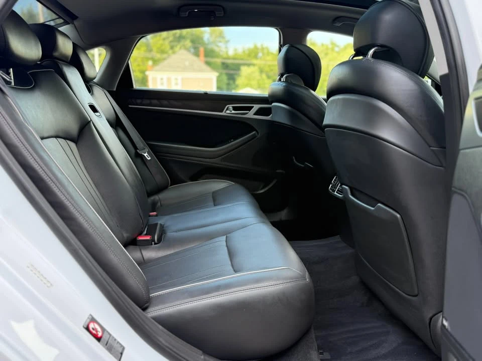 2016 Hyundai Genesis - Image 10 of 19