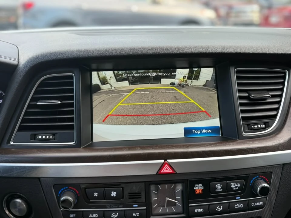 2016 Hyundai Genesis - Image 15 of 19