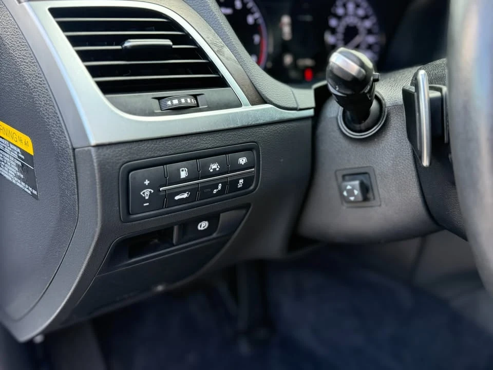 2016 Hyundai Genesis - Image 14 of 19