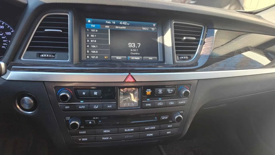 2016 Hyundai Genesis - Image 15 of 16