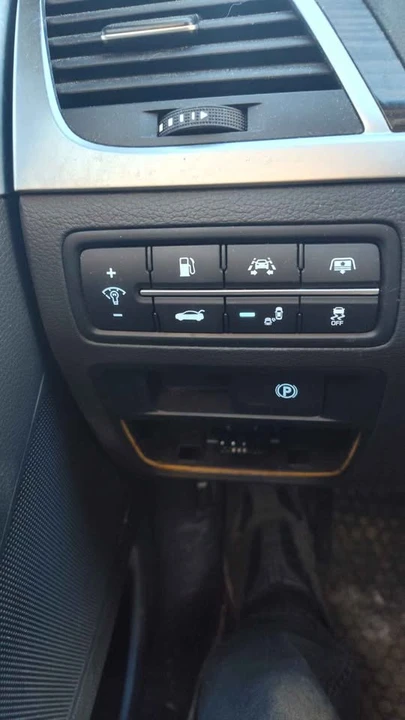 2016 Hyundai Genesis - Image 7 of 16
