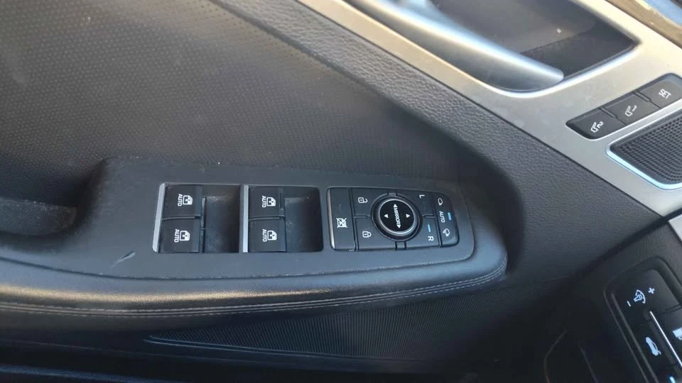 2016 Hyundai Genesis - Image 12 of 16