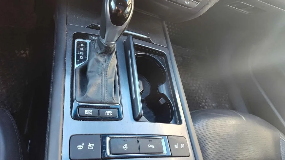 2016 Hyundai Genesis - Image 13 of 15