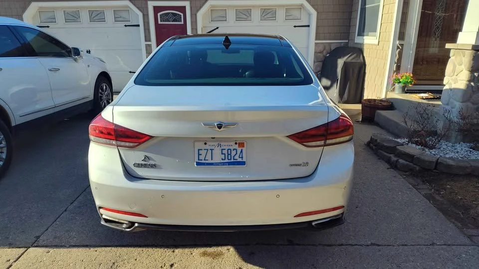 2016 Hyundai Genesis - Image 5 of 15
