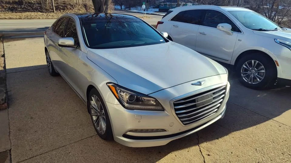 2016 Hyundai Genesis - Image 2 of 15