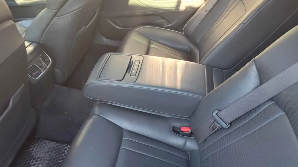 2016 Hyundai Genesis - Image 7 of 15