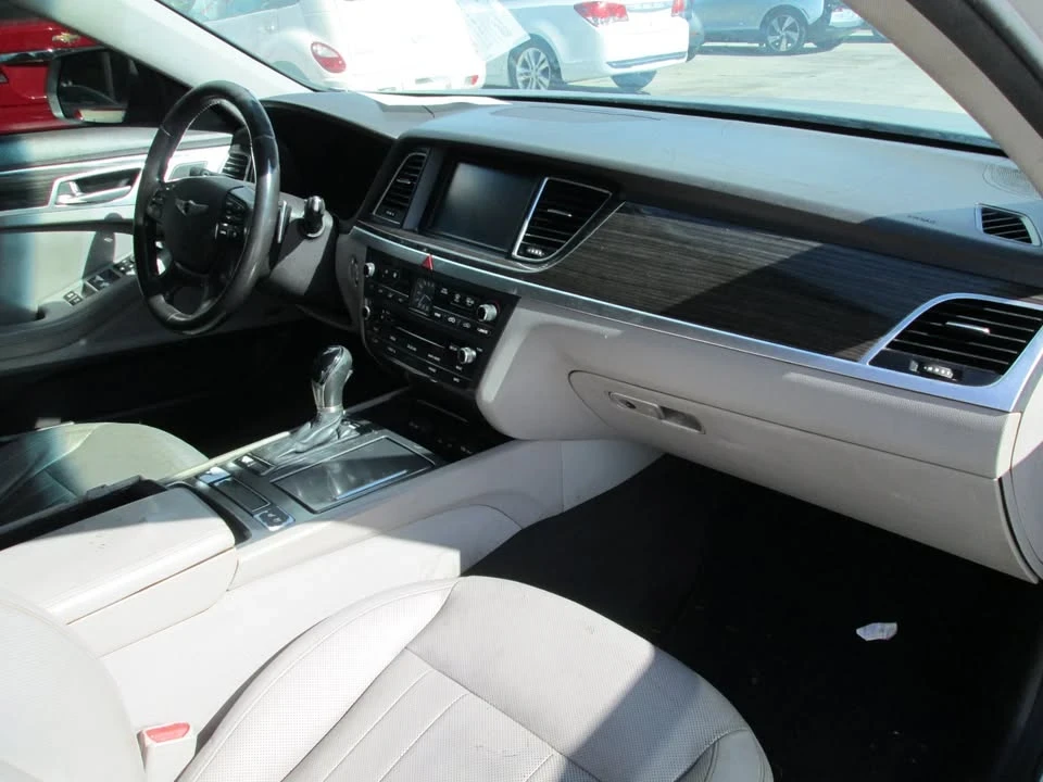 2016 Hyundai Genesis - Image 10 of 16