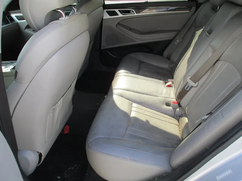 2016 Hyundai Genesis - Image 11 of 16