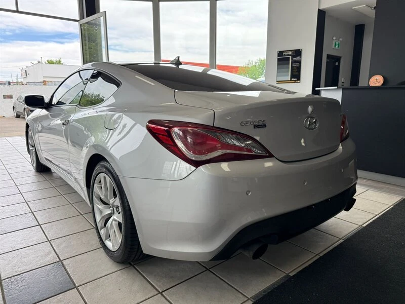 2016 Hyundai Genesis - Image 5 of 16