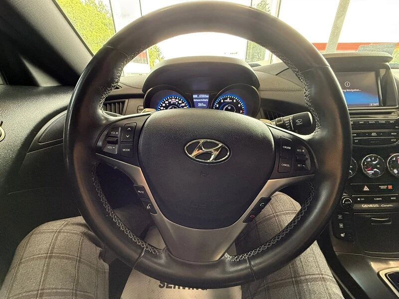2016 Hyundai Genesis - Image 10 of 16