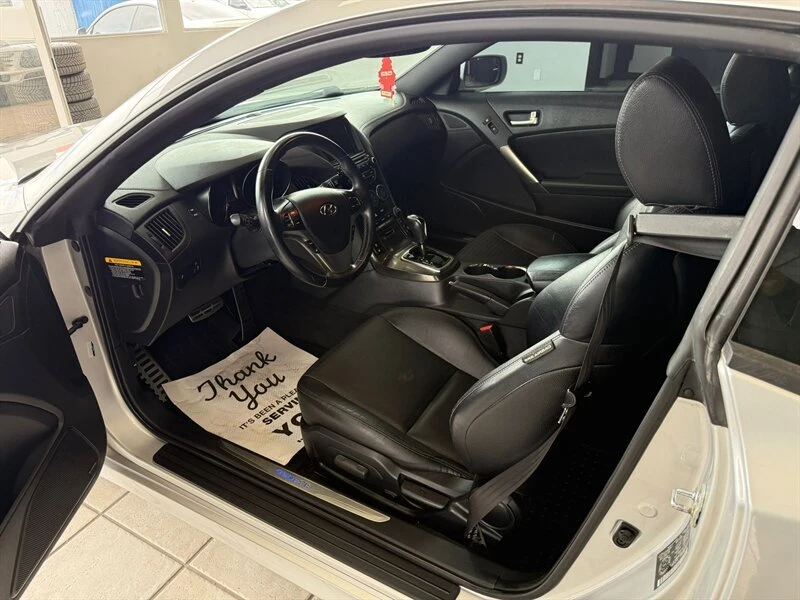 2016 Hyundai Genesis - Image 14 of 16