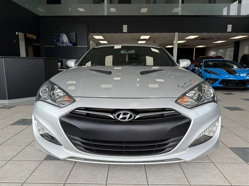 2016 Hyundai Genesis - Image 2 of 16