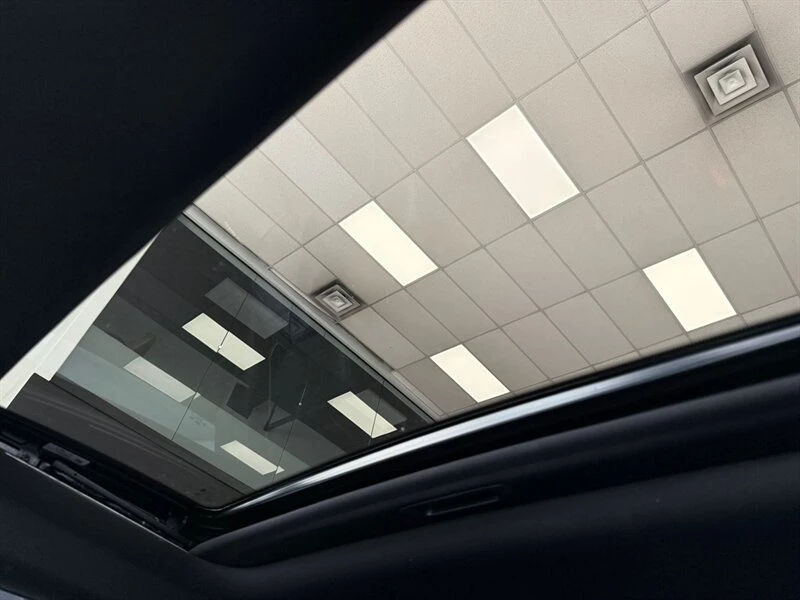 2016 Hyundai Genesis - Image 13 of 16