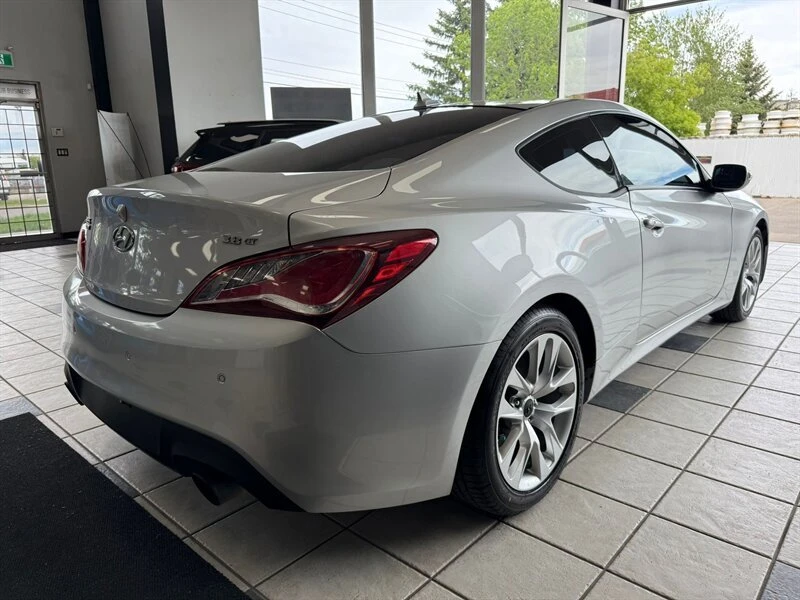 2016 Hyundai Genesis - Image 7 of 16