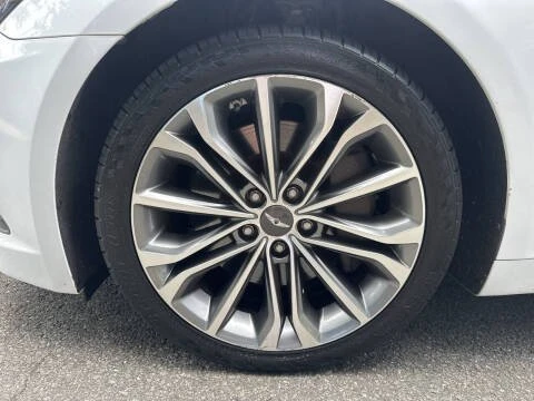 2016 Hyundai Genesis - Image 17 of 17