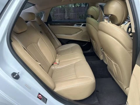 2016 Hyundai Genesis - Image 14 of 17