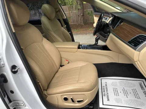 2016 Hyundai Genesis - Image 13 of 17