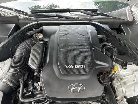2016 Hyundai Genesis - Image 16 of 17