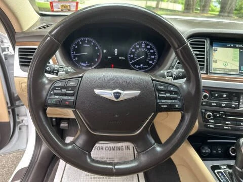 2016 Hyundai Genesis - Image 9 of 17