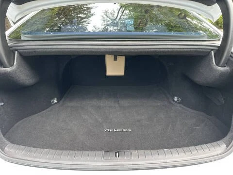 2016 Hyundai Genesis - Image 15 of 17