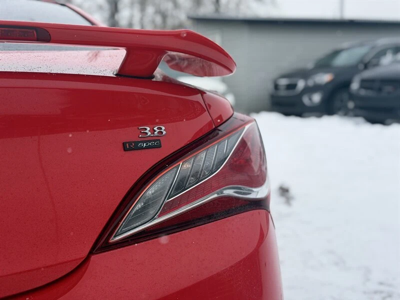 2016 Hyundai Genesis Coupe - Image 8 of 20