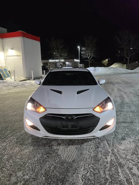 2016 Hyundai Genesis - Image 4 of 9