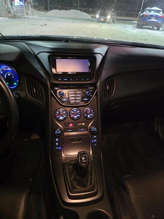 2016 Hyundai Genesis - Image 8 of 9