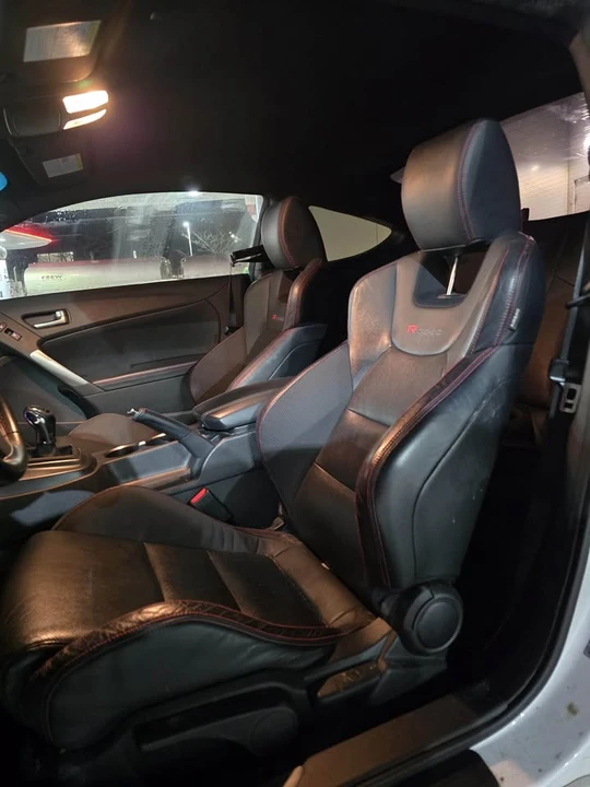 2016 Hyundai Genesis - Image 7 of 9