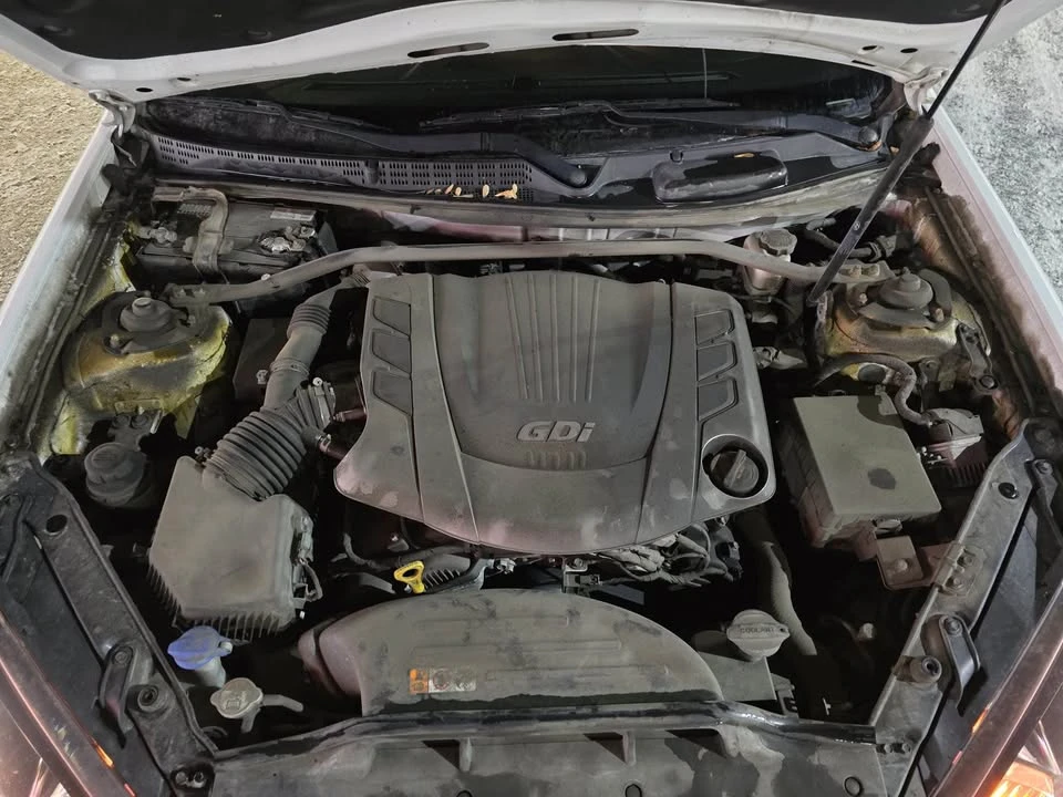 2016 Hyundai Genesis - Image 6 of 9