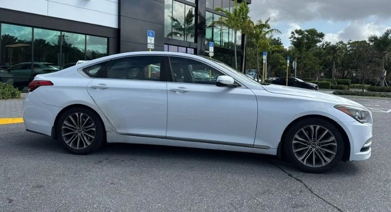 2016 Hyundai Genesis - Image 4 of 10