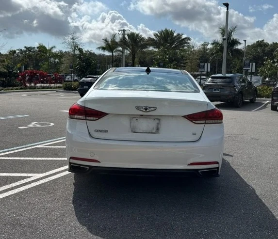 2016 Hyundai Genesis - Image 7 of 10