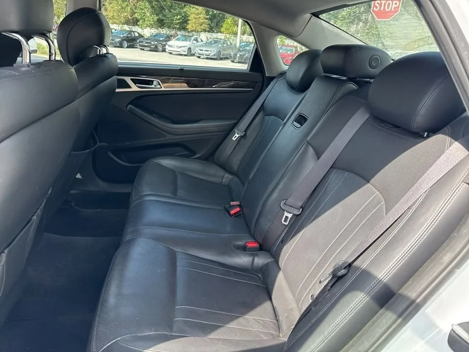 2016 Hyundai Genesis - Image 9 of 10
