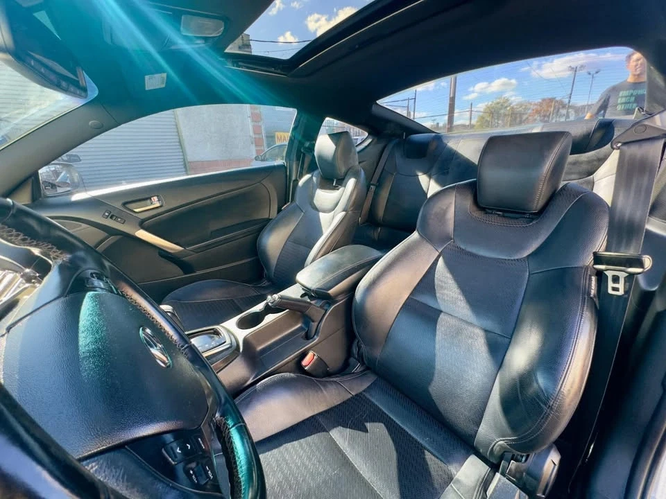 2016 Hyundai Genesis - Image 10 of 17