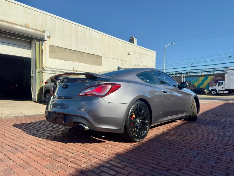 2016 Hyundai Genesis - Image 2 of 17