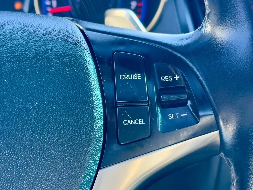 2016 Hyundai Genesis - Image 15 of 17