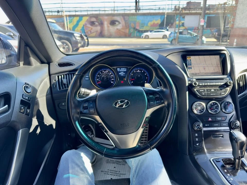 2016 Hyundai Genesis - Image 13 of 17
