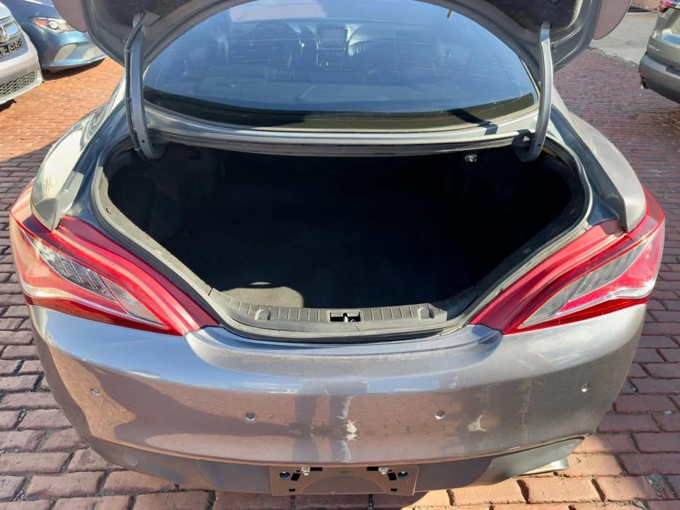 2016 Hyundai Genesis - Image 11 of 17