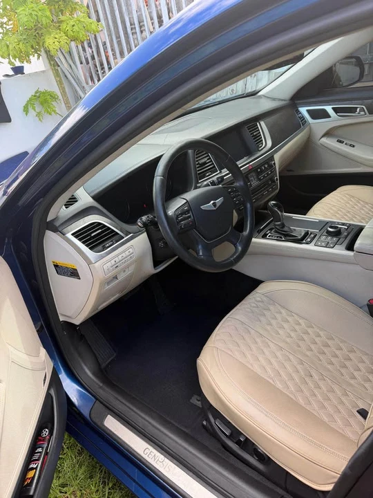 2016 Hyundai Genesis - Image 8 of 10