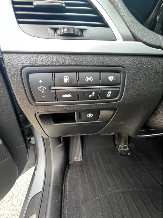 2016 Hyundai Genesis - Image 12 of 20