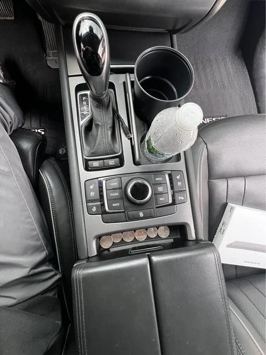 2016 Hyundai Genesis - Image 16 of 20