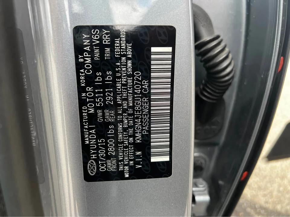 2016 Hyundai Genesis - Image 9 of 20