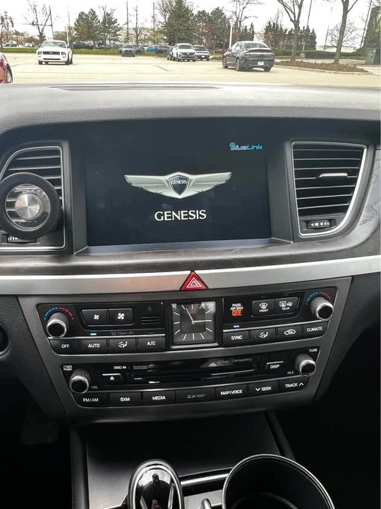 2016 Hyundai Genesis - Image 17 of 20