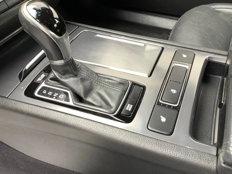 2016 Hyundai Genesis - Image 17 of 20