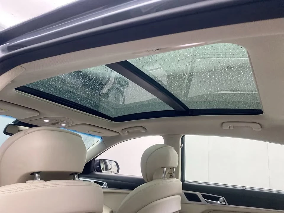 2016 Hyundai Genesis - Image 18 of 20