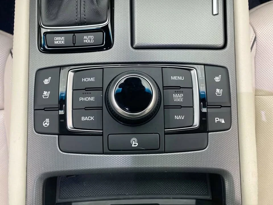 2016 Hyundai Genesis - Image 15 of 20